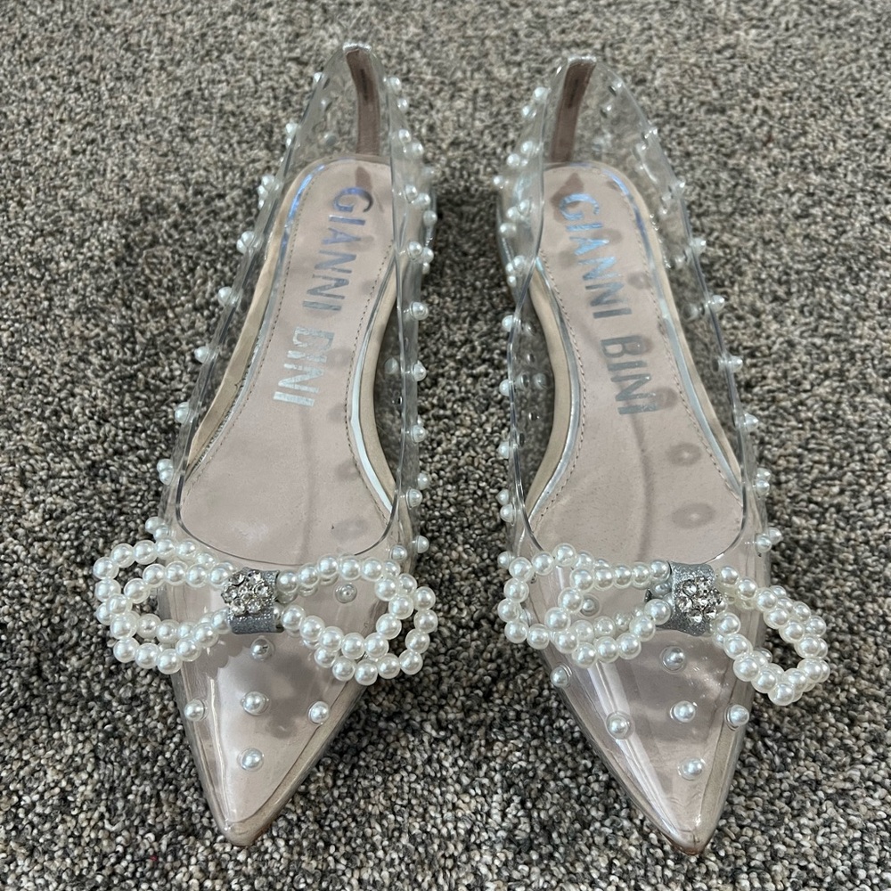 Gianni Bini pearl studded flats